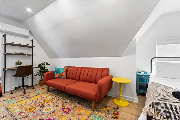 Rented by Aron Fried, LREB | media 20