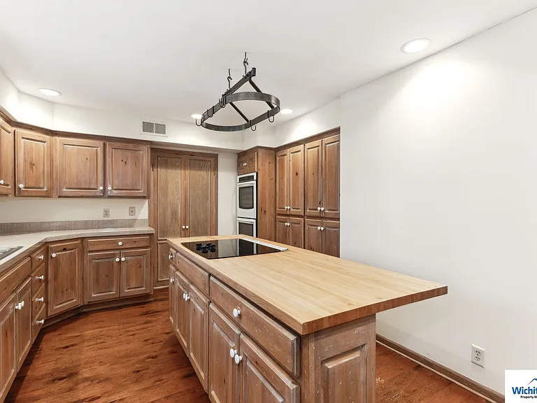 601 N Rutland St — Photo 7
