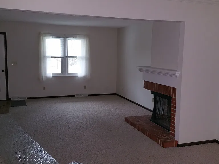 From Dining room to LR and front door