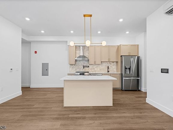 2nd image of 21 Lincoln Park #203