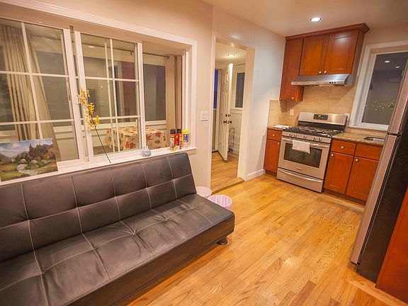 3rd image of 135 Lakeview Ave #1