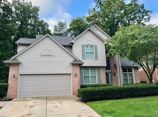 715 Lake Ridge Rd, Rochester Hills, MI 48307