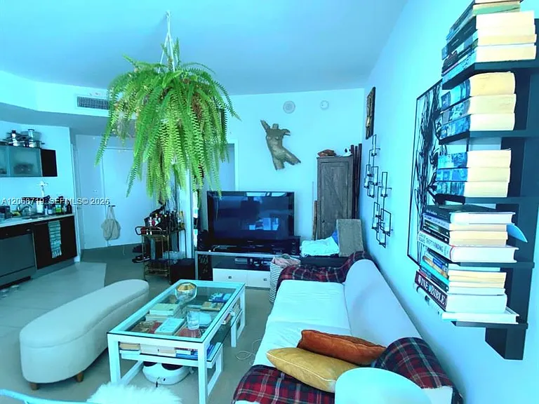 1900 N Bayshore Dr #2405 — Photo 3