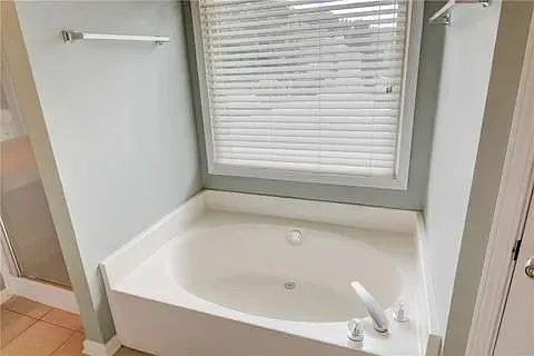 4 bed, 2.5 bath, 2295 sqft, $2,995 — Photo 4