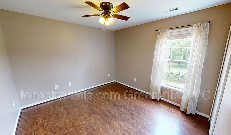 210 Grimes Dr — Photo 9
