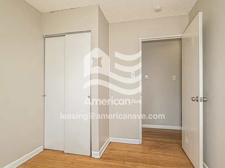 977570_011_bedroom_12.jpg