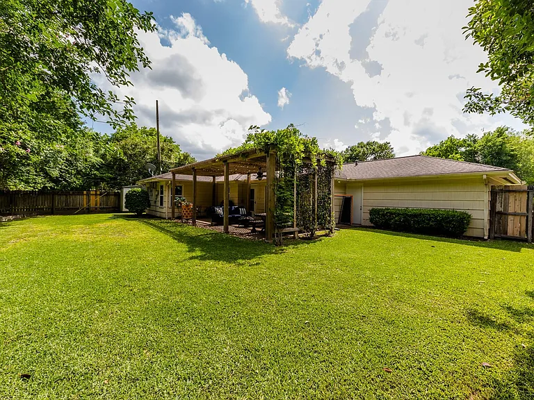 8323 Lorrie Dr — Photo 29