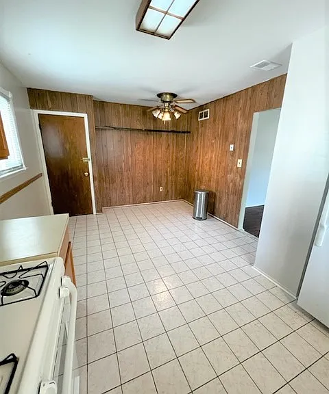 24720 Manila St — Photo 4