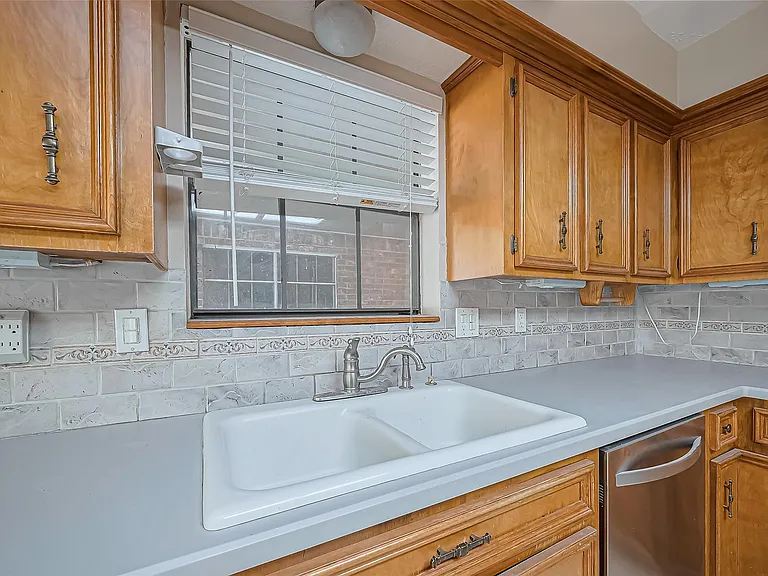 18307 Champion Forest Dr — Photo 11