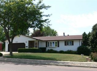 1307 Summit St, Yankton, SD 57078
