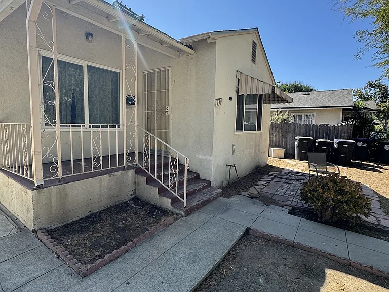 730 Porter St — Photo 2