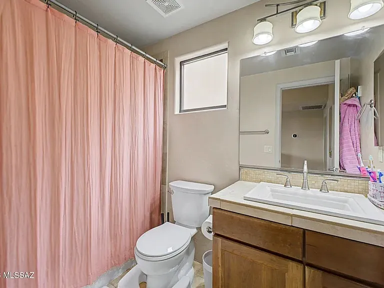 4112 N Thurston Ln #100 — Photo 26
