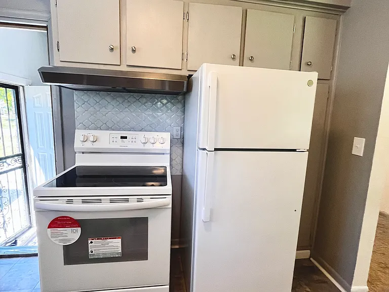 719 W Bundy Ave — Photo 9