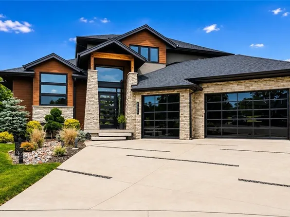 8826 McCoy St, Lenexa, KS 66227