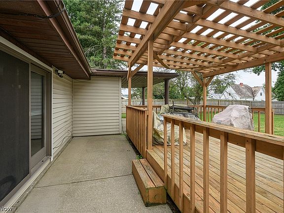 4th image of 606 10th Dr NW