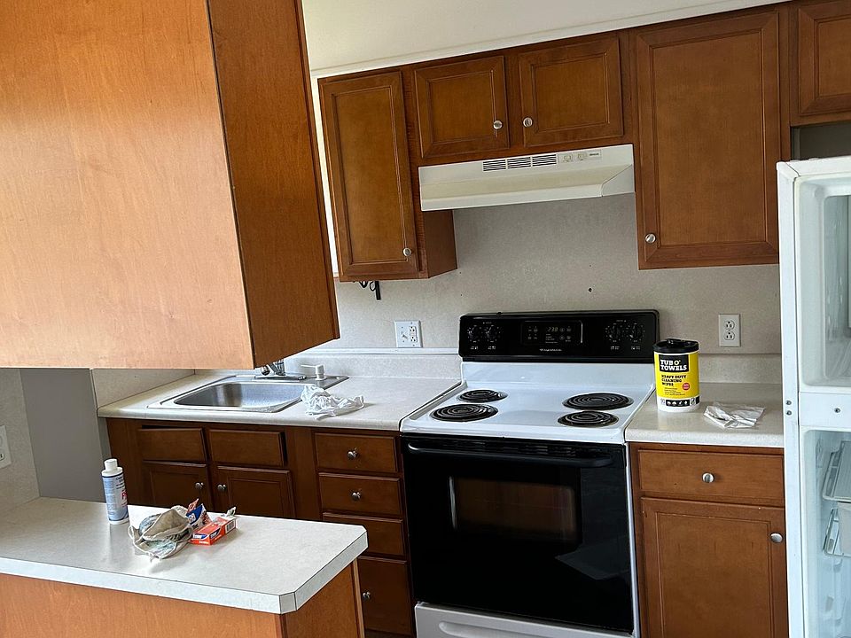 2nd image of 110 Spring St APT 5
