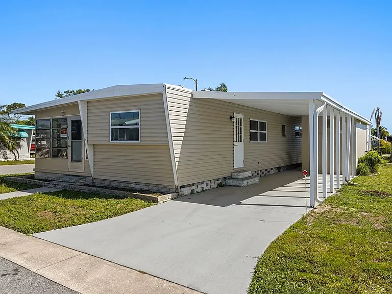 2505 E Bay Dr #88 — Photo 2