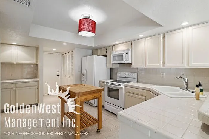 2441 E Rancho Dr — Photo 5