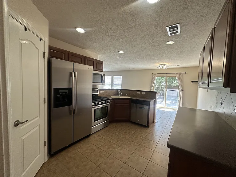 10809 Fort Point Ln NE — Photo 13