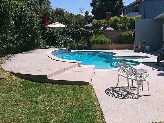 2nd image of 3525 Castle Rock Rd