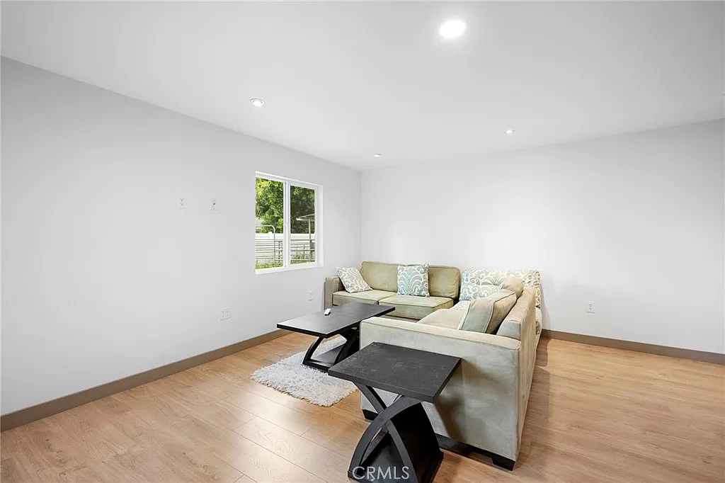 Studio, 550 sqft, $1,900 — Photo 4