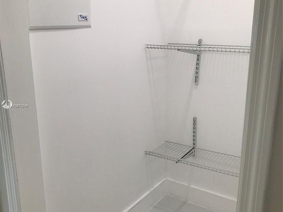 5th image of 6918 Bay Dr #12