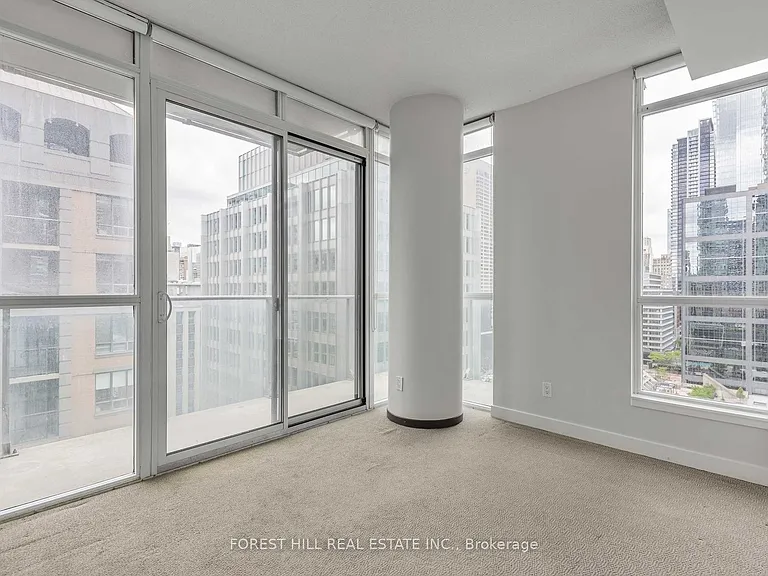 126 Simcoe St #1407 — Photo 16