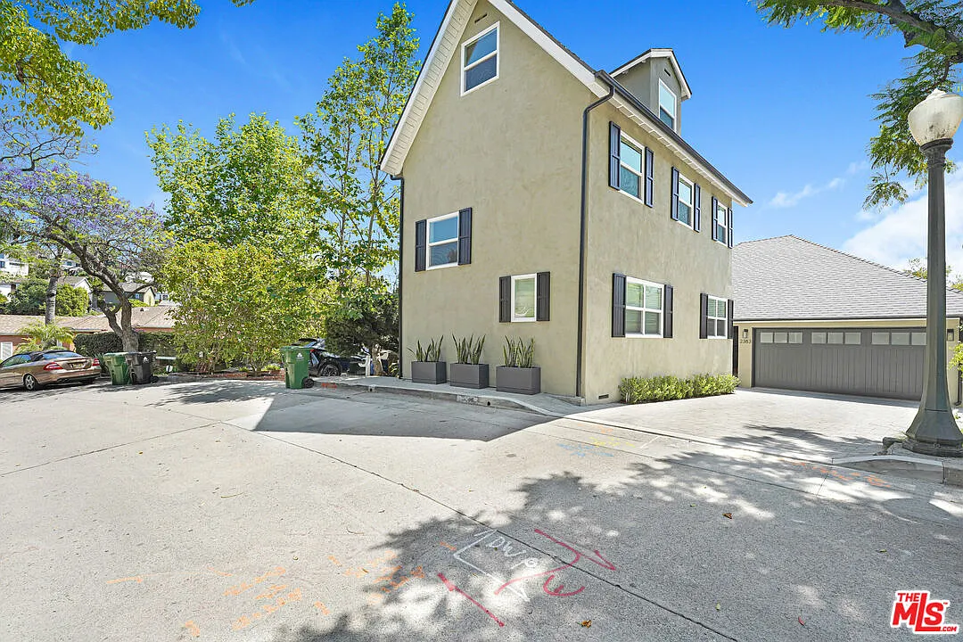 Building Photo - 2383 Panorama Ter