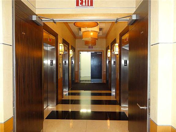 2nd image of 244 Biscayne Blvd APT 1909