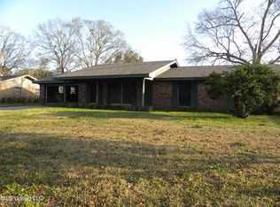 2507 Parkway Rd, Biloxi, MS 39531