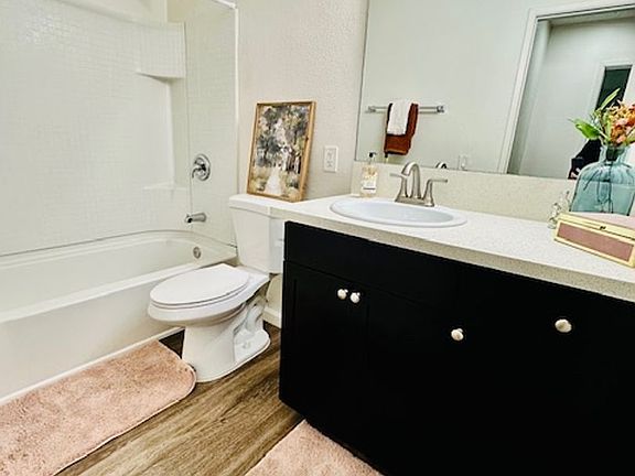 5th image of 402 E Mission Ave #8