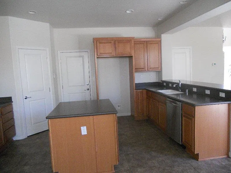 Sailpointe Ave, Stockton — Photo 3