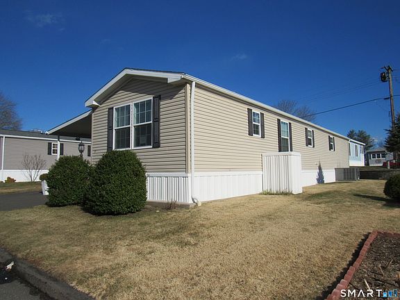 2nd image of 7 Blueberry Lane