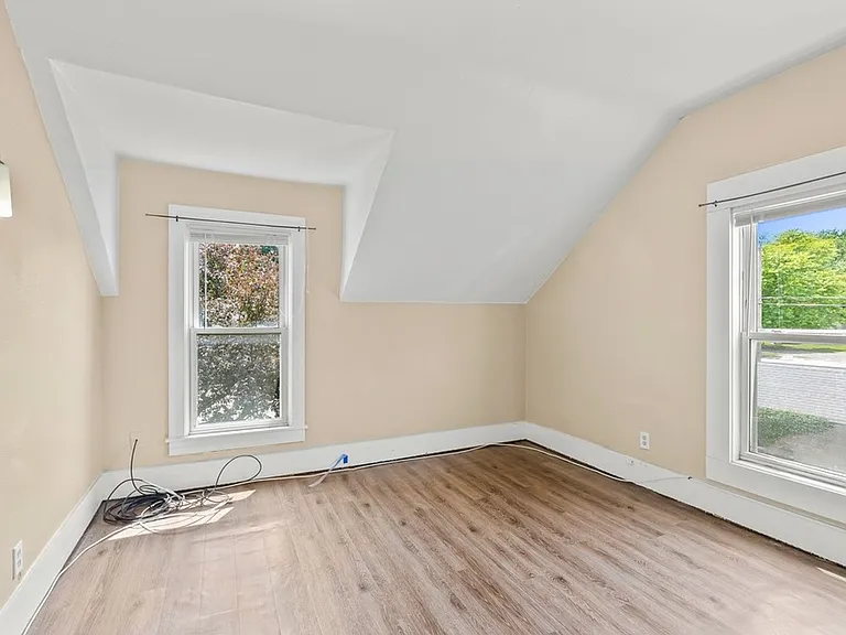 1421 Tremont St — Photo 17