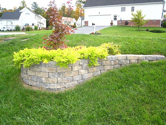 W/ EYECATCHING HARDSCAPES