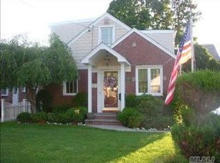171 Kensington Rd, Garden City, NY 11530