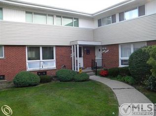 19261 Rockcastle St, Harper Woods, MI 48225