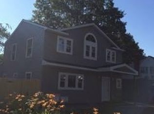 32 Mistletoe Ln, Levittown, NY 11756