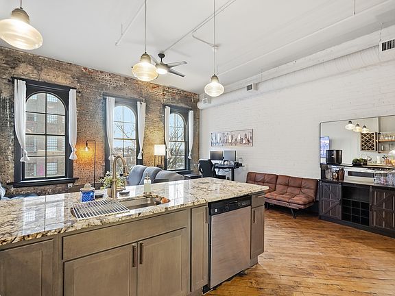 3rd image of 1273 W 9th St #302