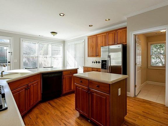 3rd image of 4128 Oberon Dr SE