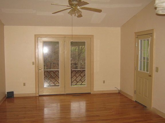 3rd image of 125 Dewdrop Ln
