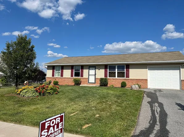 8 Sweetwater Ln, Newmanstown, PA 17073