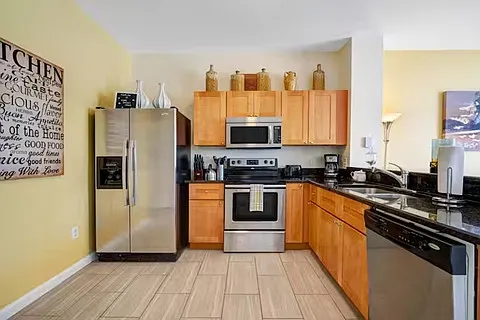 2372 Silver Palm Dr — Photo 3