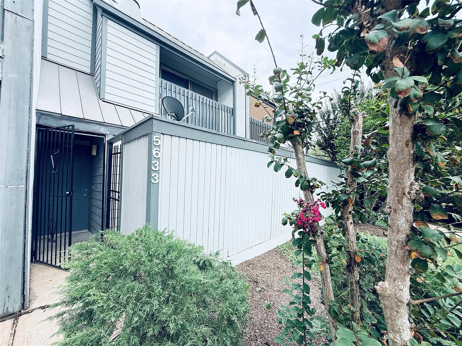 2 bed, 2.5 bath, 1476 sqft, $2,090 — Photo 1