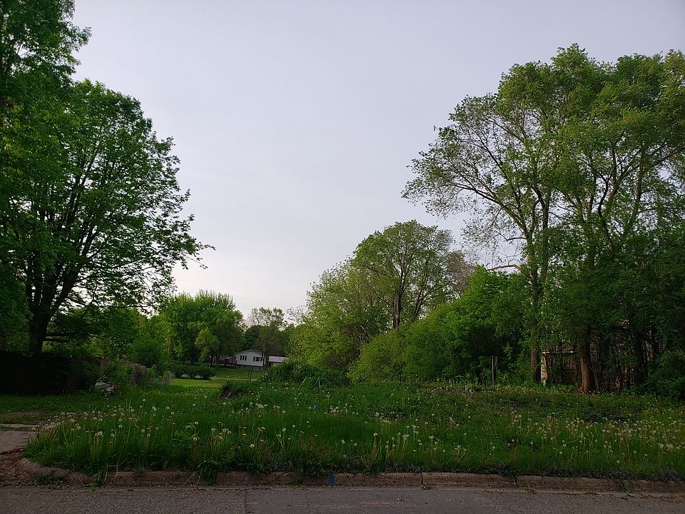 1st image of 600 W 2nd St