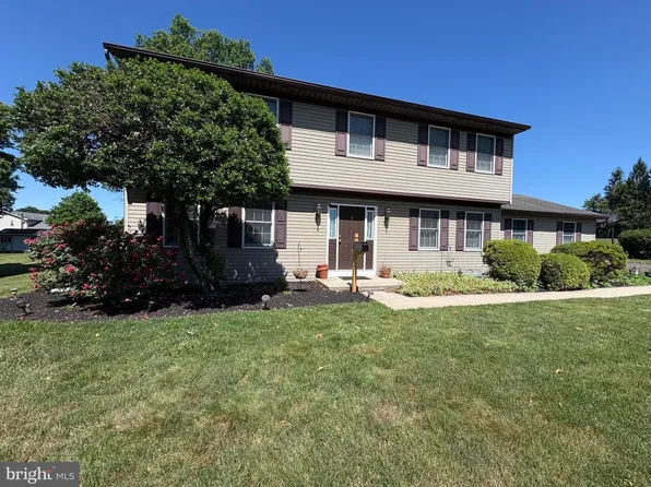 110 Old Airport Rd, Douglassville, PA 19518
