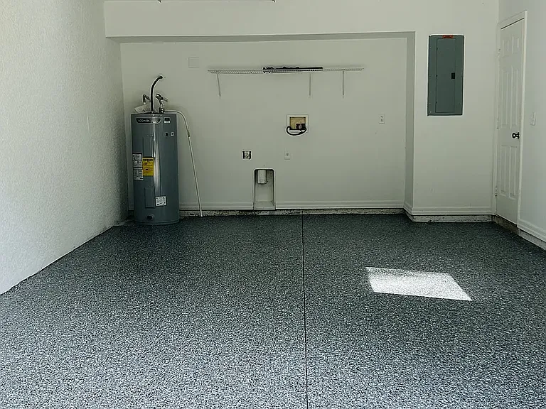 epoxy garage floor, washer and dryer hookups, window, 275 sq ft spacious