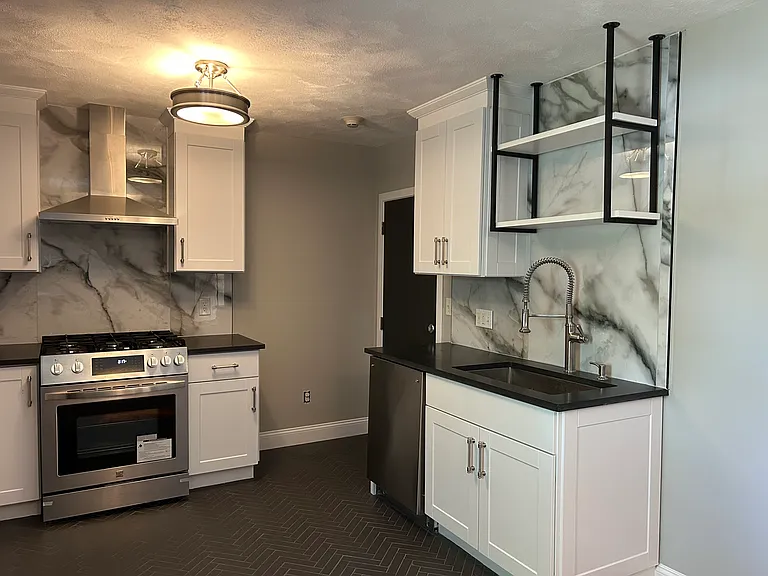 18 Ashcroft St #301 — Photo 4