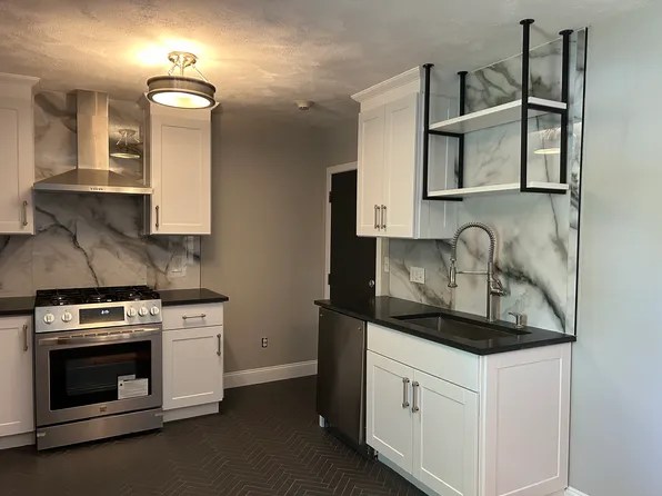 18 Ashcroft St APT 301, Dedham, MA 02026