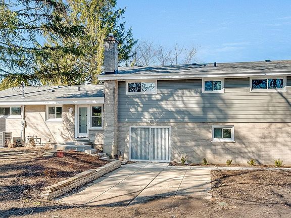 2nd image of 25 Turnbull Woods Ct